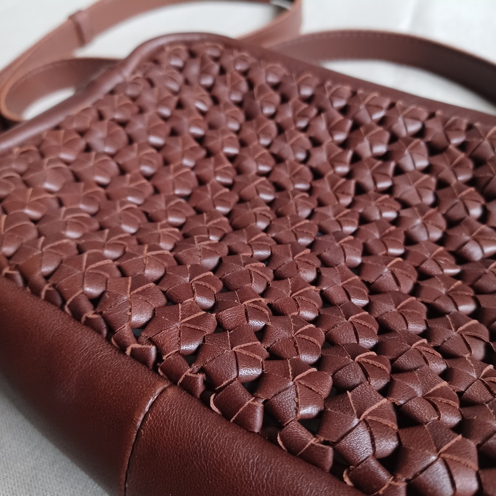 HP•Madewel Transport Camera Bag: Crochet Leather Edition - Picture 5 of 14